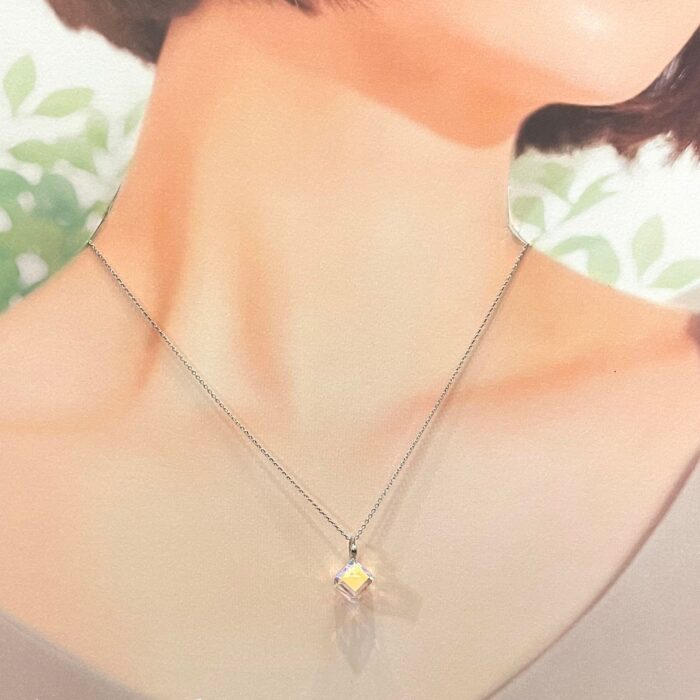 スワロフスキー,ネックレス,swarovski,swarovskiネックレス,オーロラ,誕生日プレゼント