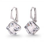 スワロフスキーのキューブピアス、クリスタル