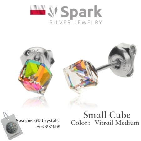 スワロフスキーピアス,小さめピアス.キューブ